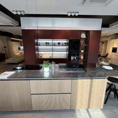 VENETA CUCINE MOD. LOUNGE LACCATO METALLIZZATO E LEGNO CANNETE’