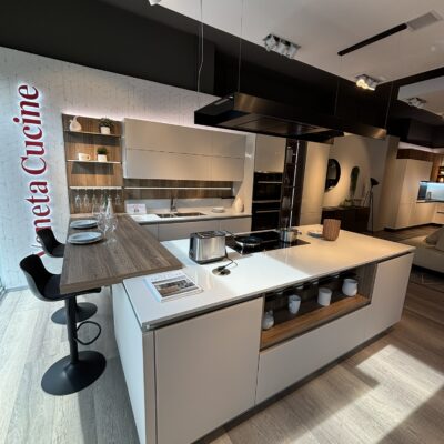 VENETA CUCINE MOD. RIFLEX IN VETRO